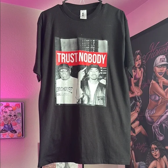 Red and Black Short Sleeve Tee with Retro Graphic - Picture 4 of 4